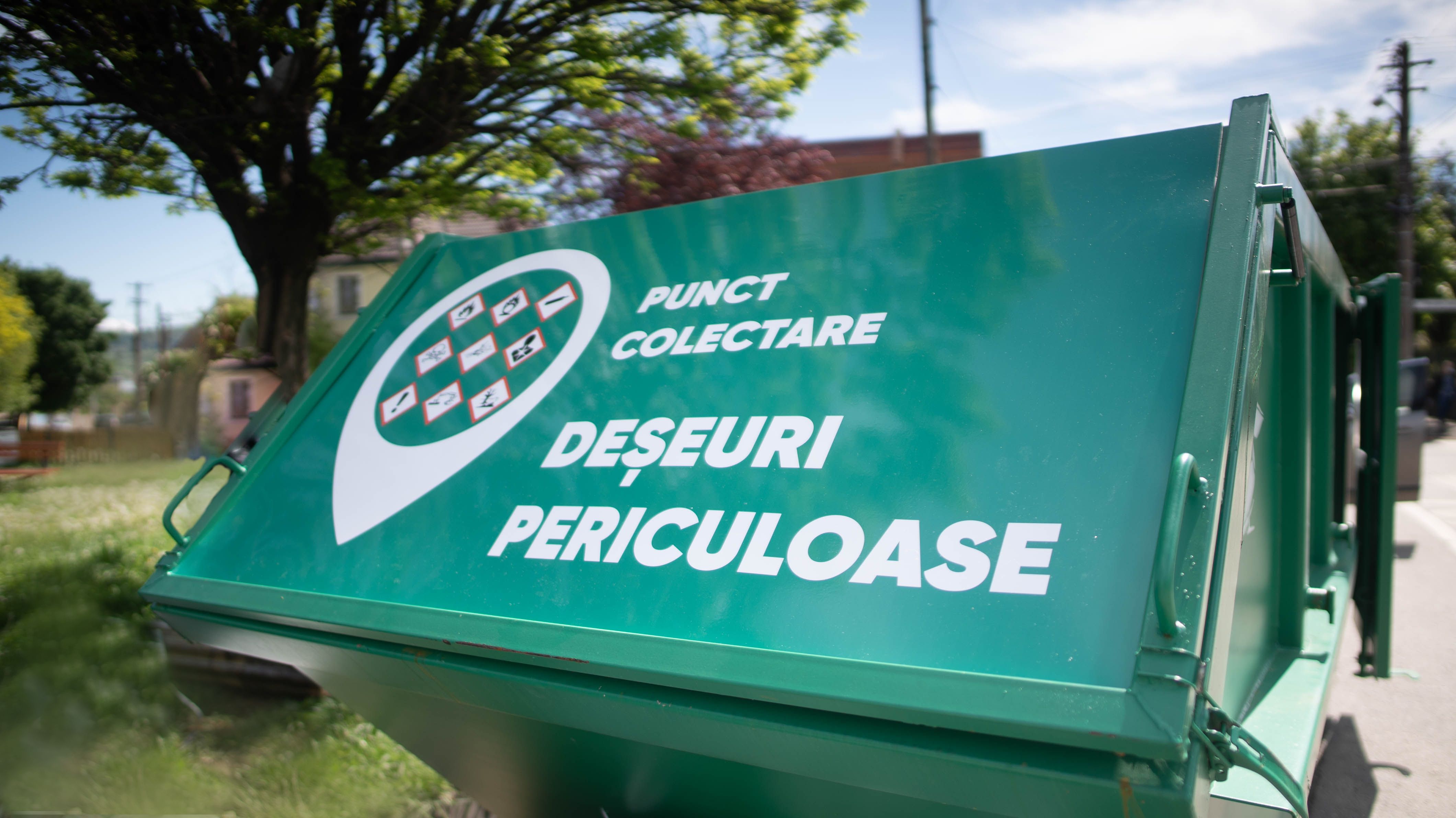 Deșeurile care nu trebuie să ajungă în pubele: de la cele periculoase, la electrocasnice