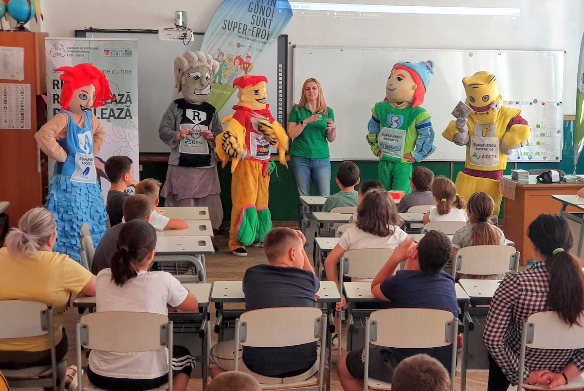 Și super-eroii au ajutoare: cum arată drumul colectării selective