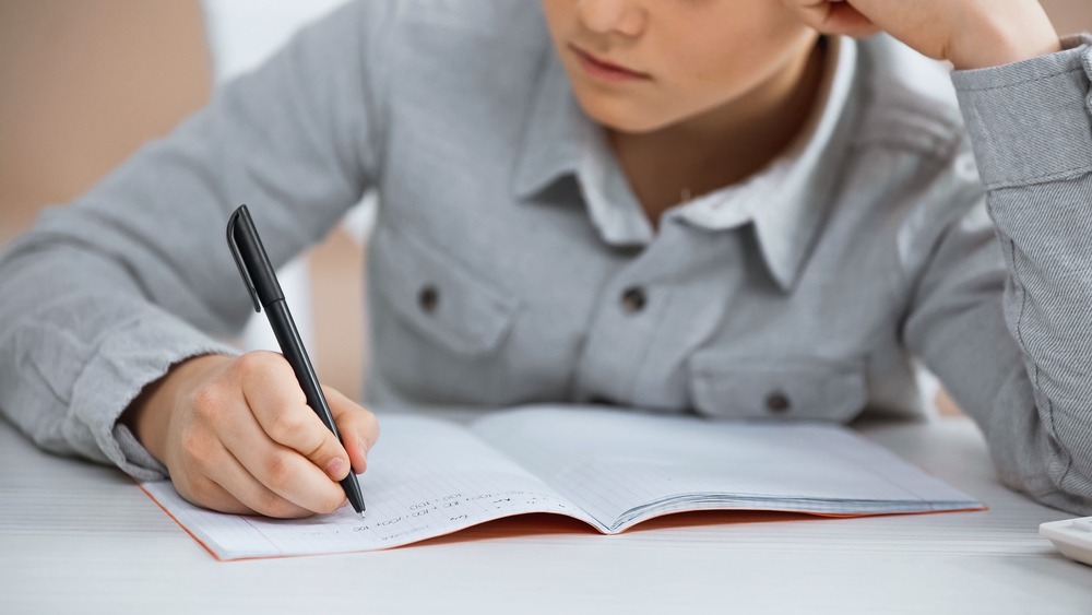 I-au căzut copiuțele din buzunar. Un elev sibian a fost eliminat din Evaluarea Națională