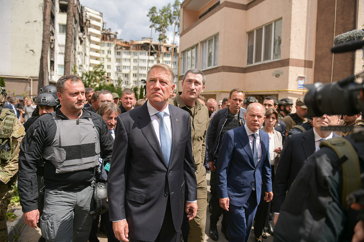 Klaus Iohannis, în Irpin: „Nu există cuvinte să descrie tragedia de aici”