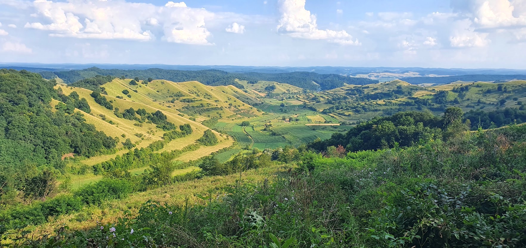 Ministrul Turismului despre folosirea motocicletelor şi a ATV-urilor în zonele turistice: Este o nenorocire, un dezastru. Cîmpean dă Rășinariul drept exemplu
