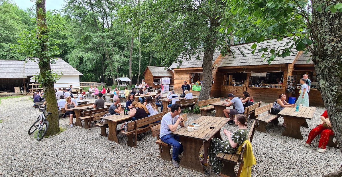 Spectacole, ateliere meșteșugărești și preparate tradiționale, la Târgul comunităților rurale din Muzeul Astra