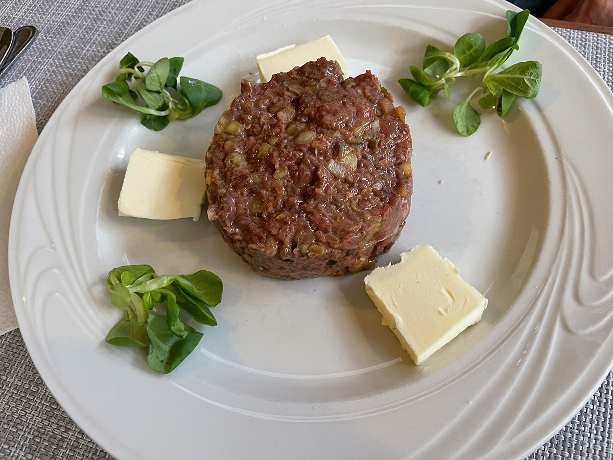 Biftec tartar de vită