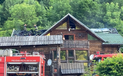 Incendiu la o cabană din Râu Sadului. 52 de persoane s-au autoevacuat