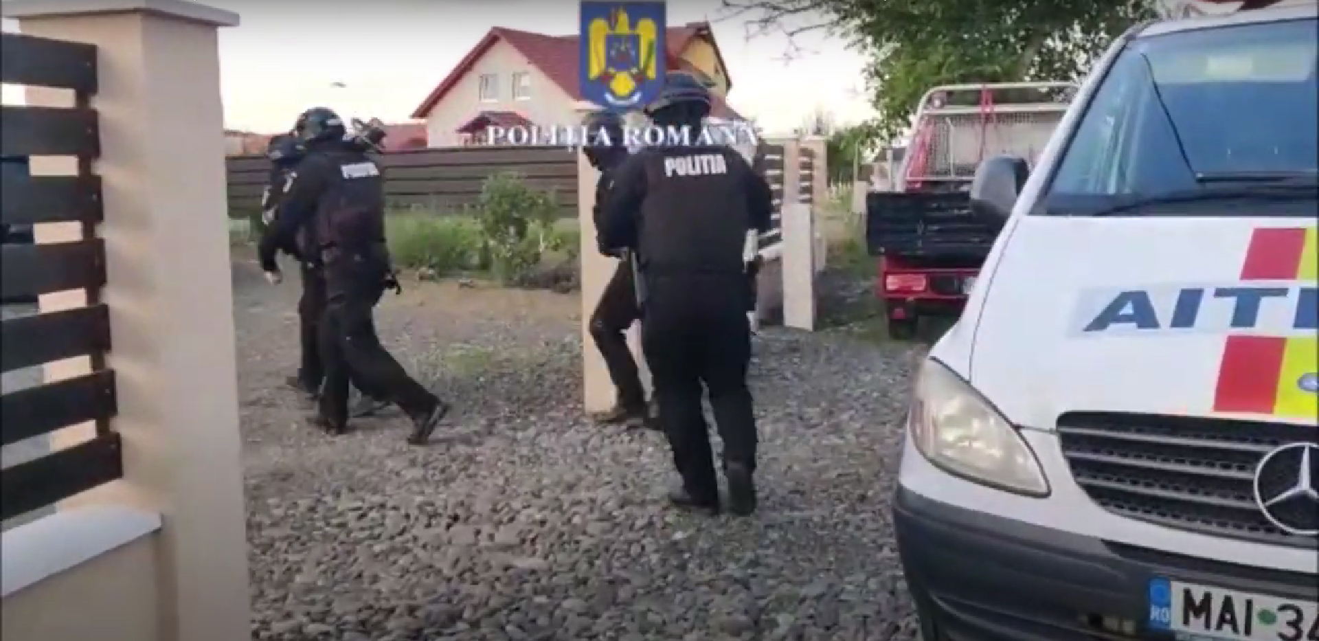 VIDEO Mașini de lux furate din Elveția. 43 de percheziții în Sibiu și alte 7 județe