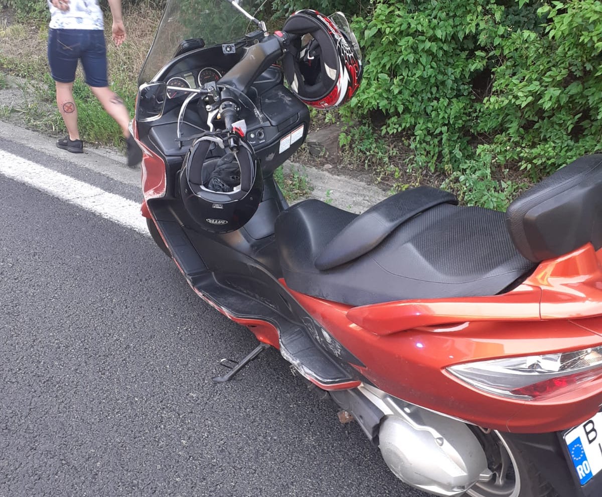 Motocicletă răsturnată pe Valea Oltului, la Câineni. O victimă este transportată la spital în Sibiu