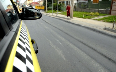 Un taximetrist a plimbat sibieni prin oraș, cu permisul suspendat