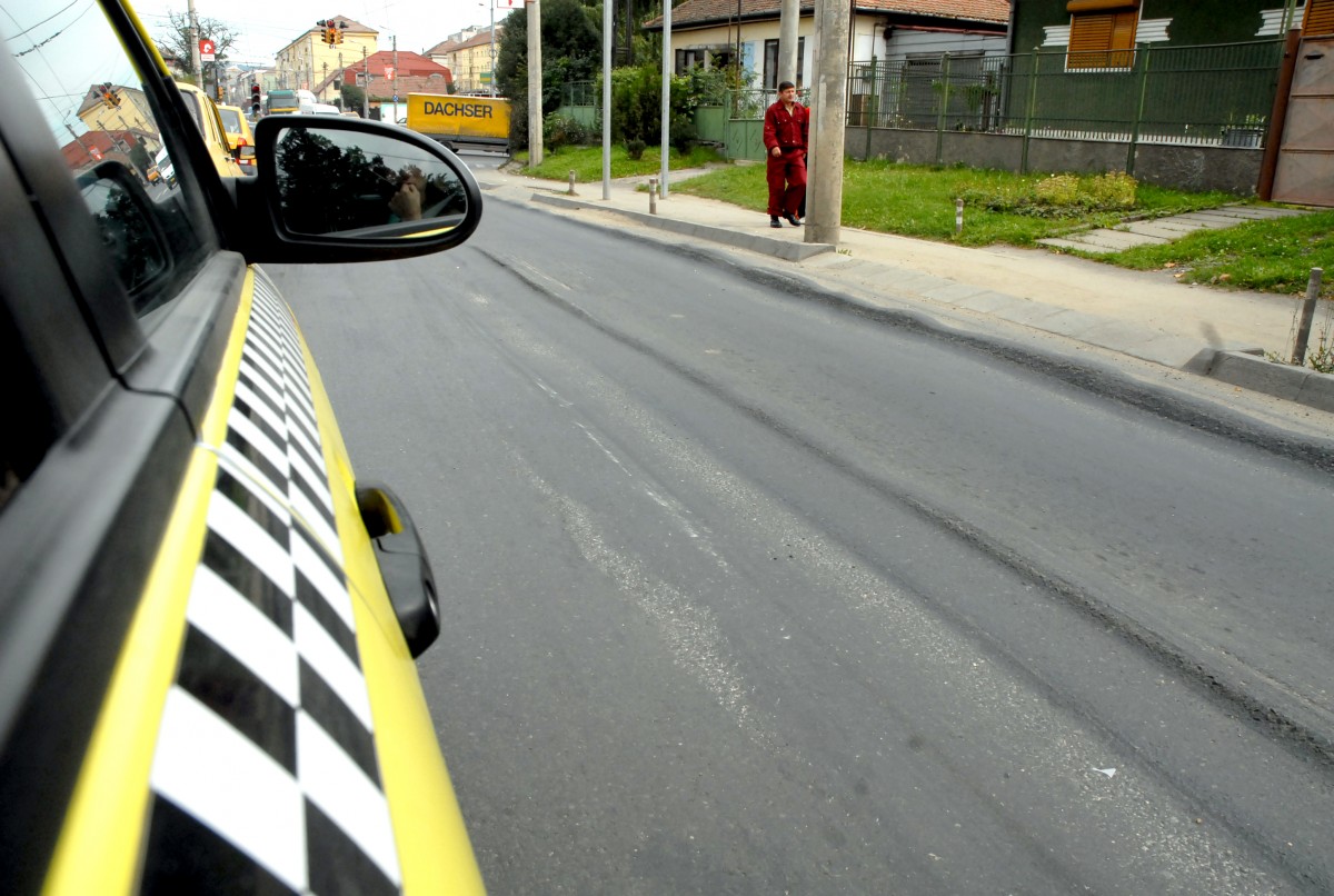 Un taximetrist a plimbat sibieni prin oraș, cu permisul suspendat