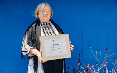 O sibiancă din Poiana, meșter în țesut, a fost numită Tezaur Uman Viu. „Am o fată și doi băieți. Toți știu să coasă”