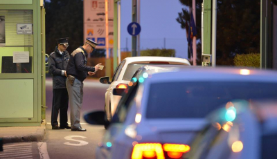 Frontiera Giurgiu: Şoferul unui microbuz a fost arestat preventiv pentru trafic de migranţi