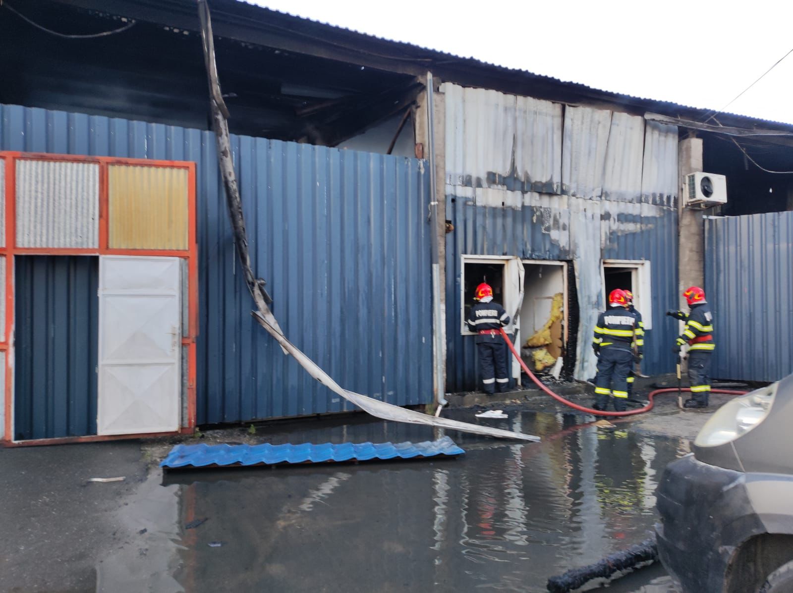 incendiu hală pompieri