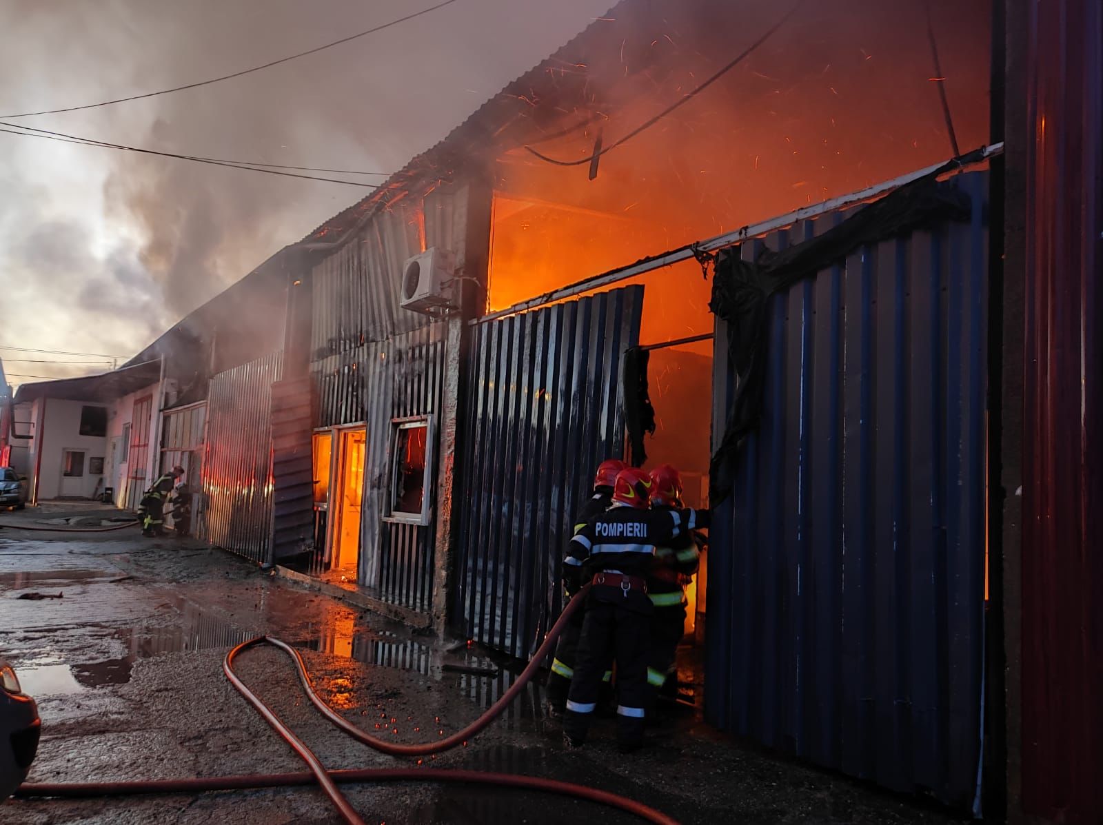 incendiu hală