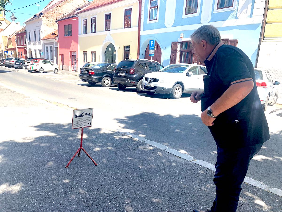 Moment inedit la ședința CJ Sibiu: unui consilier i-a fost ridicată mașina. O urcase pe trotuar în fața clădirii