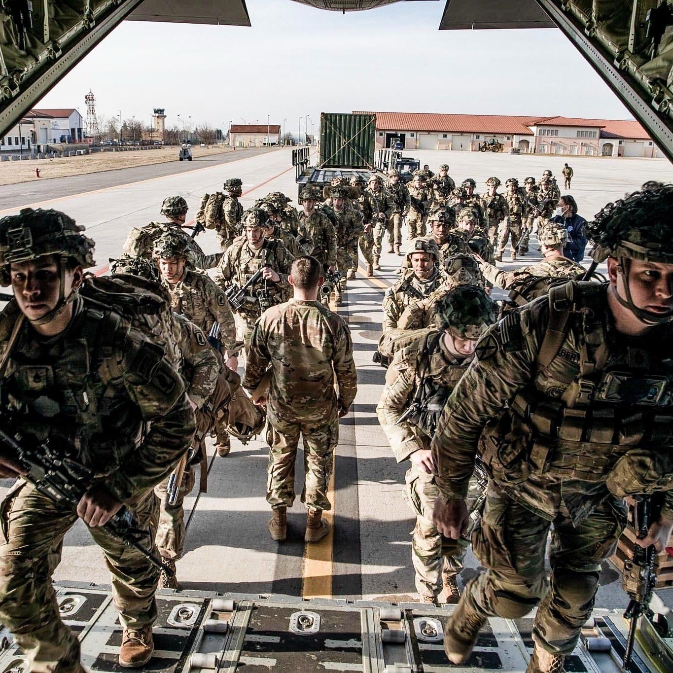 Președintele SUA: 5.000 de militari NATO vor fi trimiși în România. Putin obţine o 