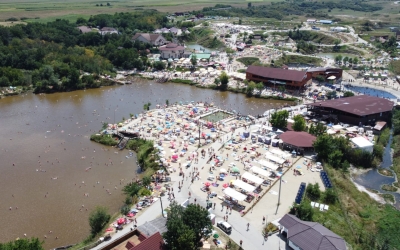 Lacurile de la Ocna Sibiului, vizitate de mii de turiști. Cât costă să ne bălăcim