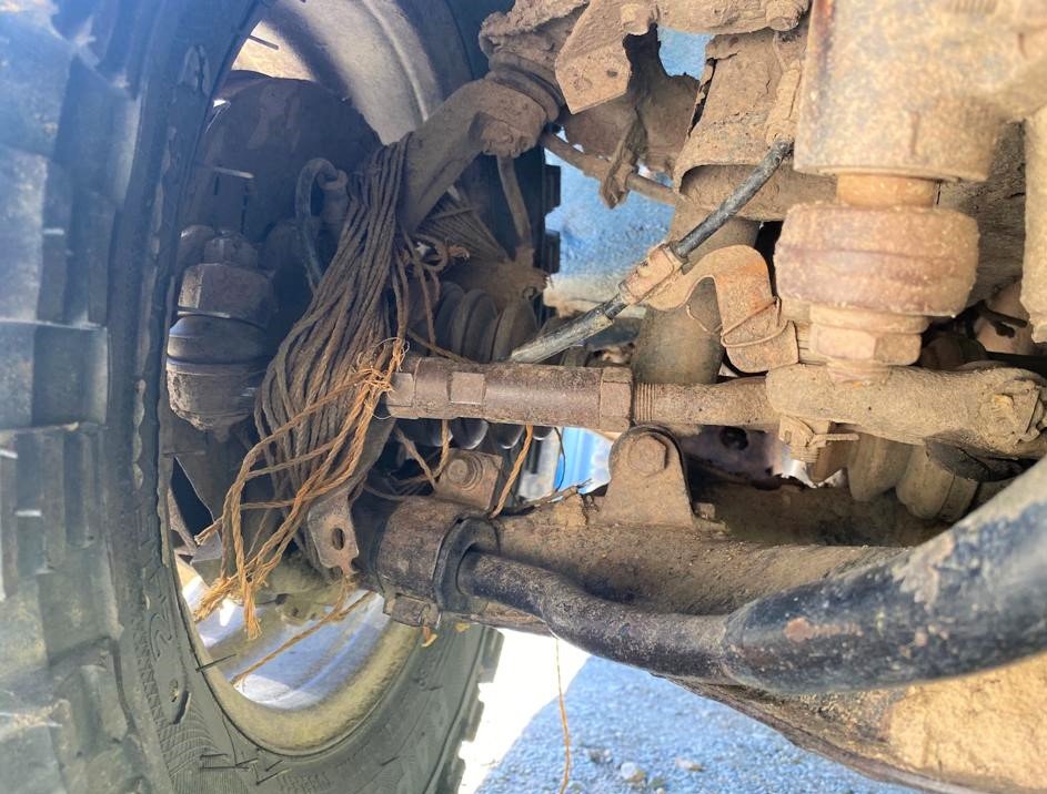 Foto Cum s-a dus un șofer din Cluj la ITP. „E păcat să pui șurub acolo unde poți lega cu sârmă”