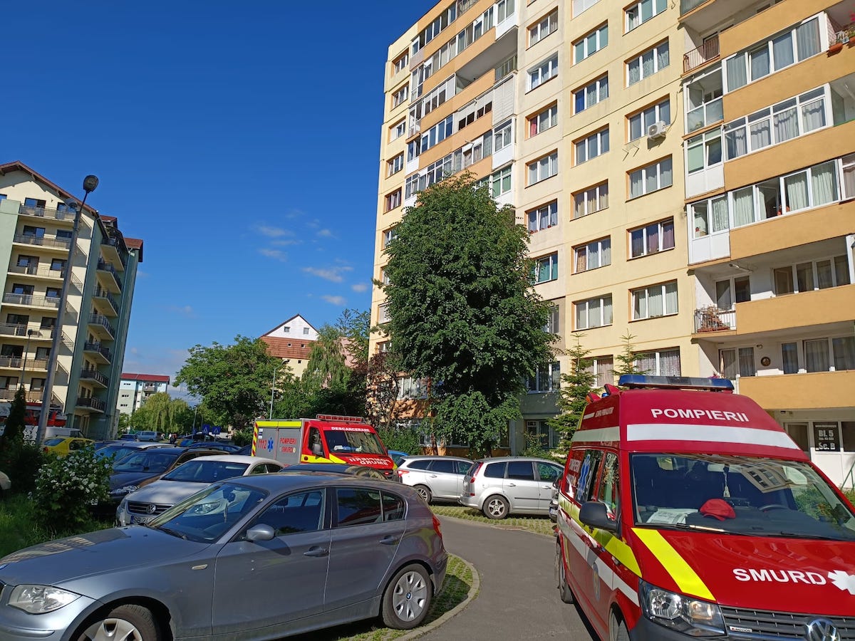 Intervenție la etajul 9 al unui bloc de pe Aleea Frații Buzești. Un sibian nu își putea contacta fratele