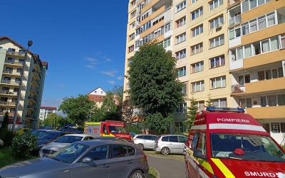 Intervenție la etajul 9 al unui bloc de pe Aleea Frații Buzești. Un sibian nu își putea contacta fratele