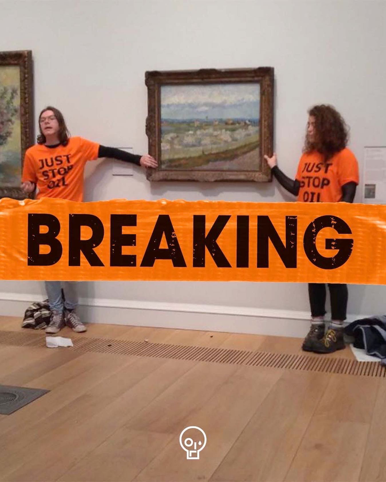 VIDEO Doi activişti ecologişti s-au lipit cu o substanţă adezivă de rama unui tablou pictat de Van Gogh