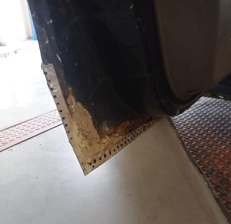 Un șofer din Mureș a mers la RAR cu o mașină reparată cu colțare pentru gips carton