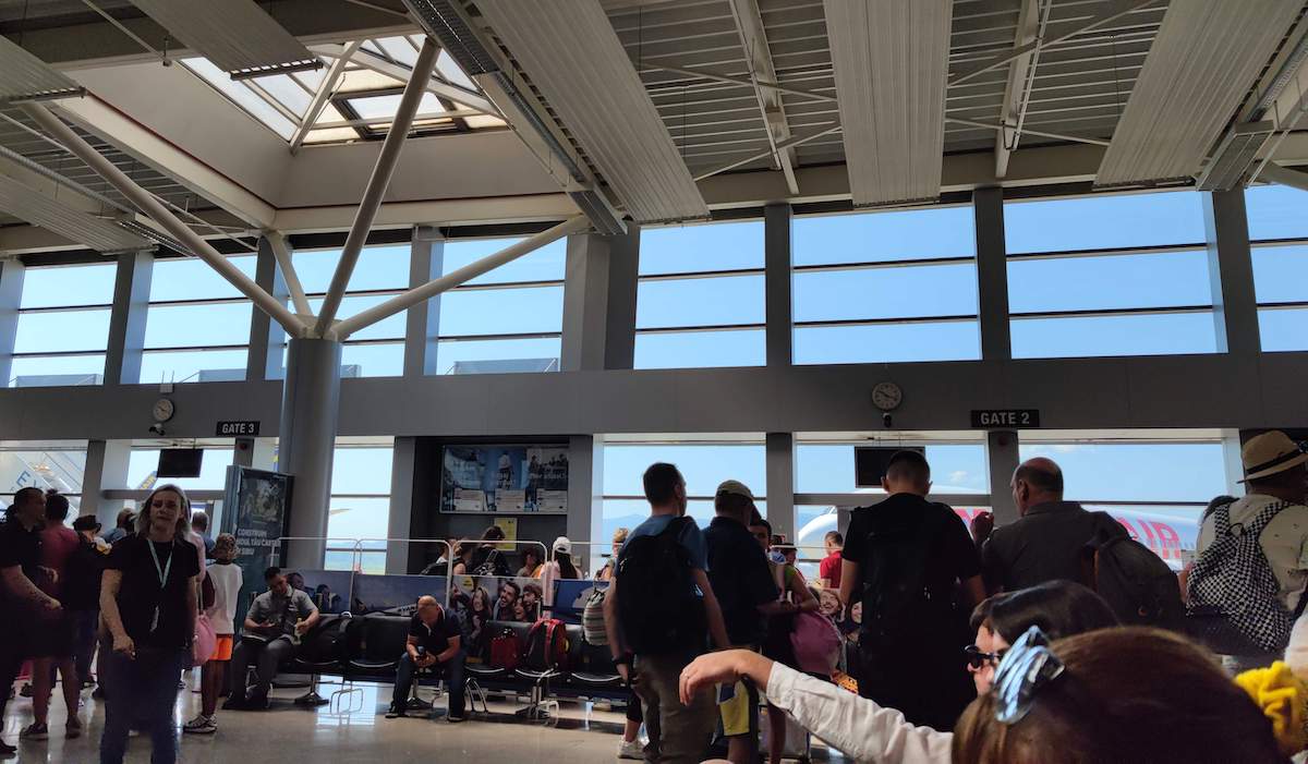 3.500 de lei pe lună: Aeroportul sibian caută IT-iști care să realizeze un sistem de afișaj despre zboruri