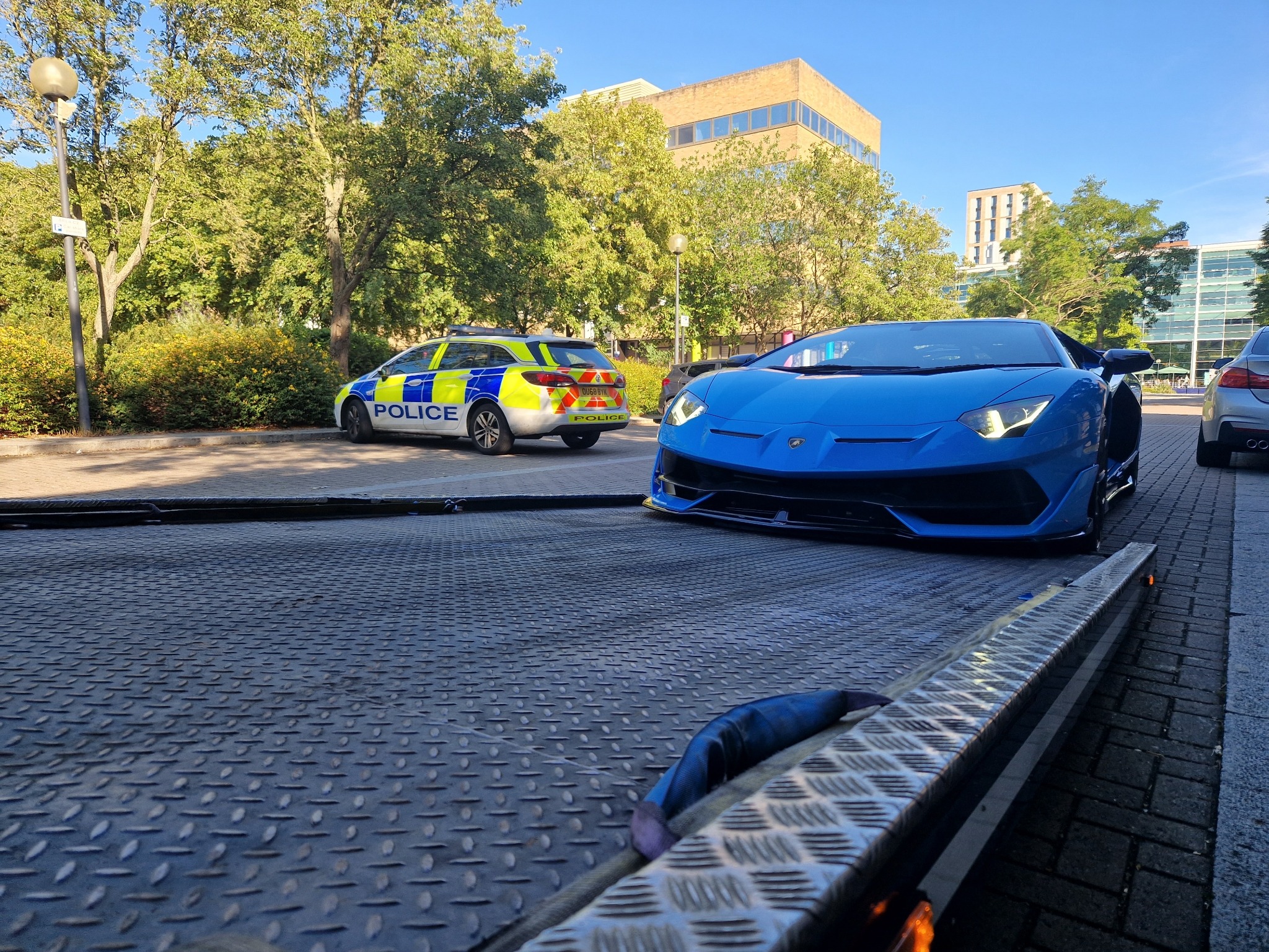 Lamborghini de 320.000 de euro confiscat de polițiștii englezi pentru că proprietarul „uitase” să-și facă asigurare