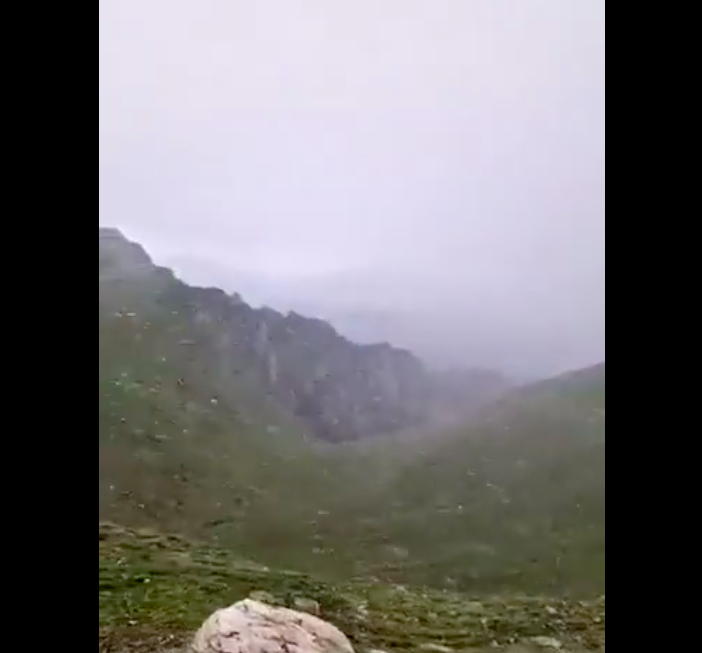 VIDEO - A nins la munte, în mijlocul lunii lui cuptor