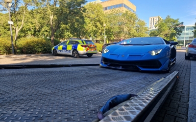 Lamborghini de 320.000 de euro confiscat de polițiștii englezi pentru că proprietarul „uitase” să-și facă asigurare