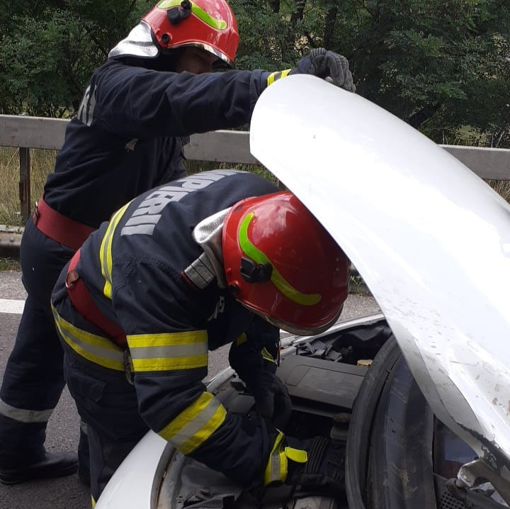 FOTO - Accident pe Valea Oltului, în care este implicat un TIR