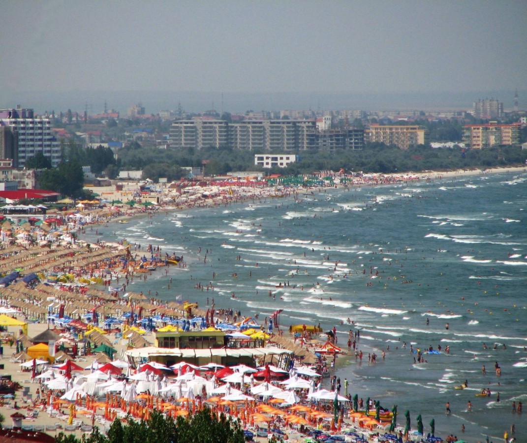 Doar parcarea pe zi costă la Mamaia aproape 100 de lei. Hotelierii au refuzat un abonament anual ce ar fi redus costul la doar 17 lei