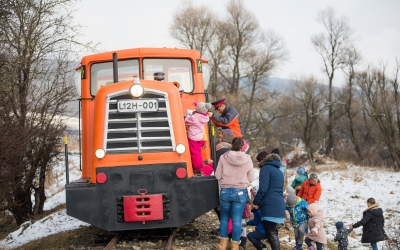 ”Prietenii Mocăniței”, dați exemplu în Maramureș: Au cumpărat o locomotivă nouă cu de trei ori mai puțini bani decât Ocolul Silvic Vișeul de Sus. ”Un hârb bun de fier vechi, nefuncțional”
