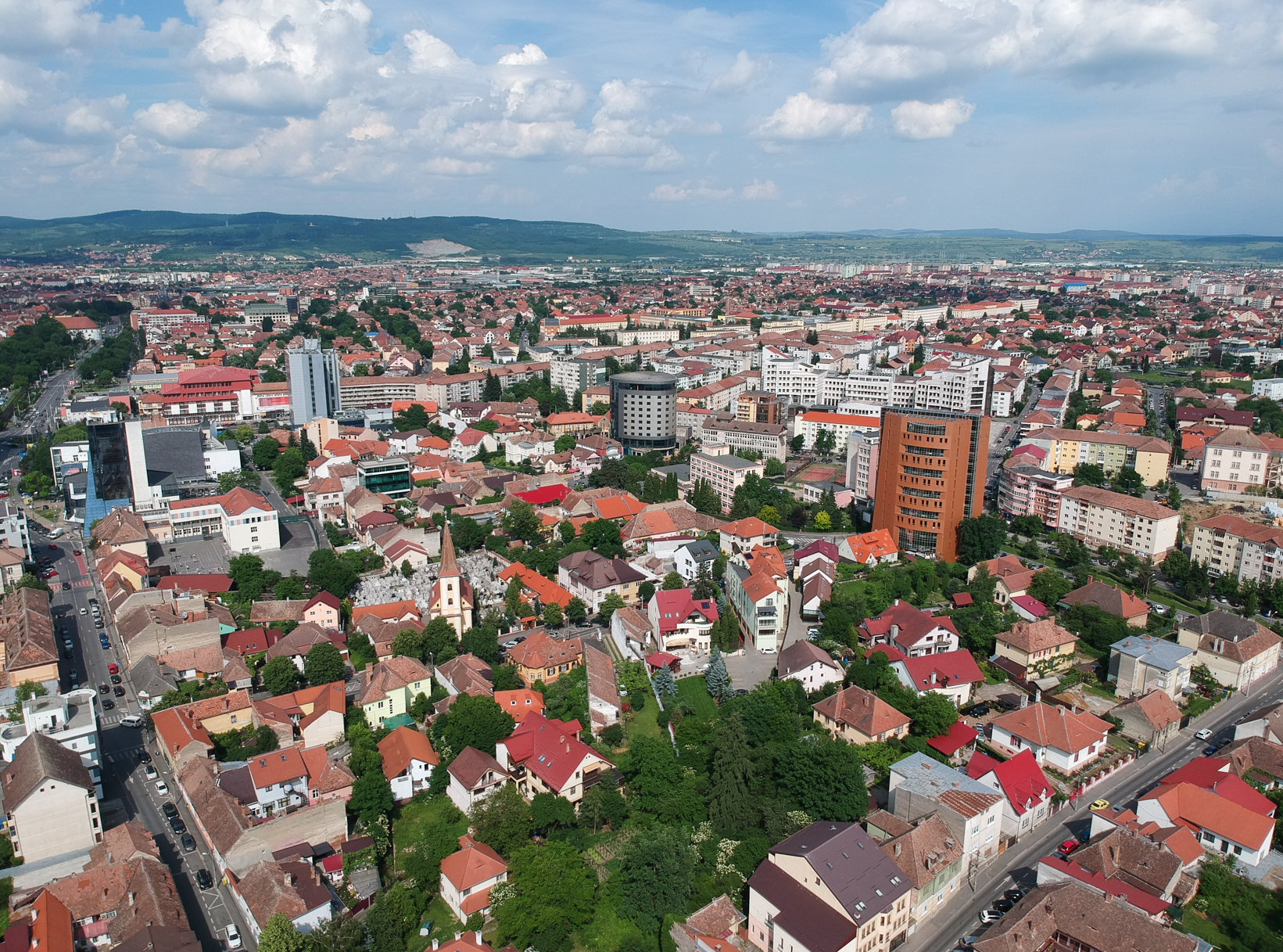 Opinie în Dilema Veche, despre găsirea unei variante pentru a te muta din București: ”Ce naiba să fac eu la Sibiu?”