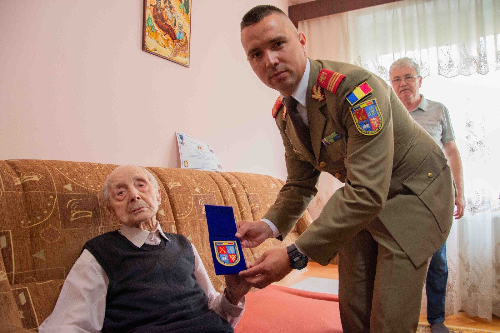 Veteranul de război Pavel Mihu a împlinit 102 ani: „Acum a început, omenește, să uite și să ierte chiar și pe cei care n-ar avea voie să-l uite”