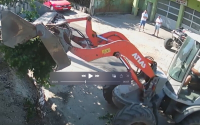 VIDEO Cazul copacilor tăiați de pe Anton Pann. Primăria: Constructorul urmează să fie amendat. Constructorul: Erau înclinați, riscau să cadă