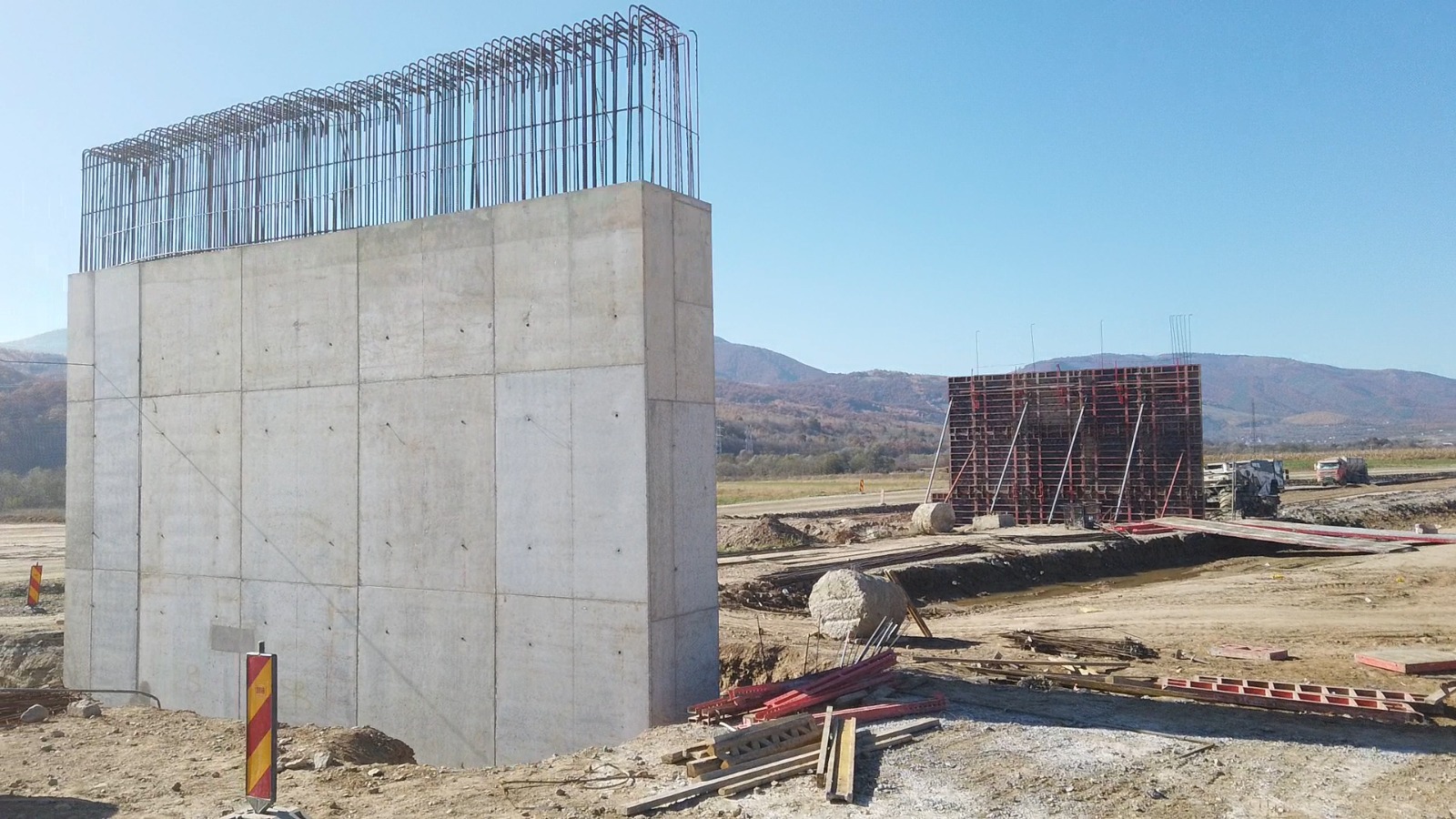 Probleme pe Autostrada Sibiu – Pitești: Constructorii sunt nemulțumiți de presiunea CNAIR și de creșterea prețurilor. ”Mi-e greu să cred că există un singur vinovat”