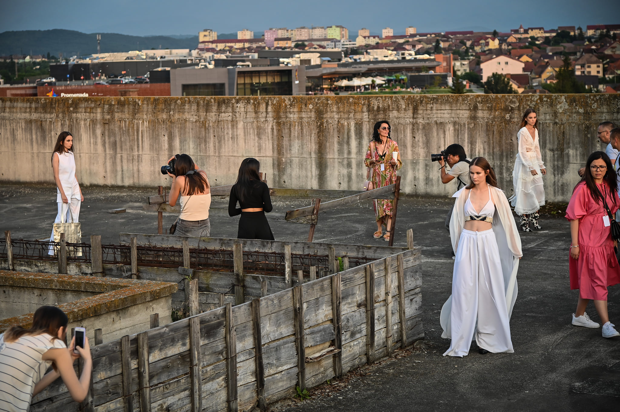 Designeri din toate colțurile lumii vin la Sibiu. Începe Feeric Fashion Week