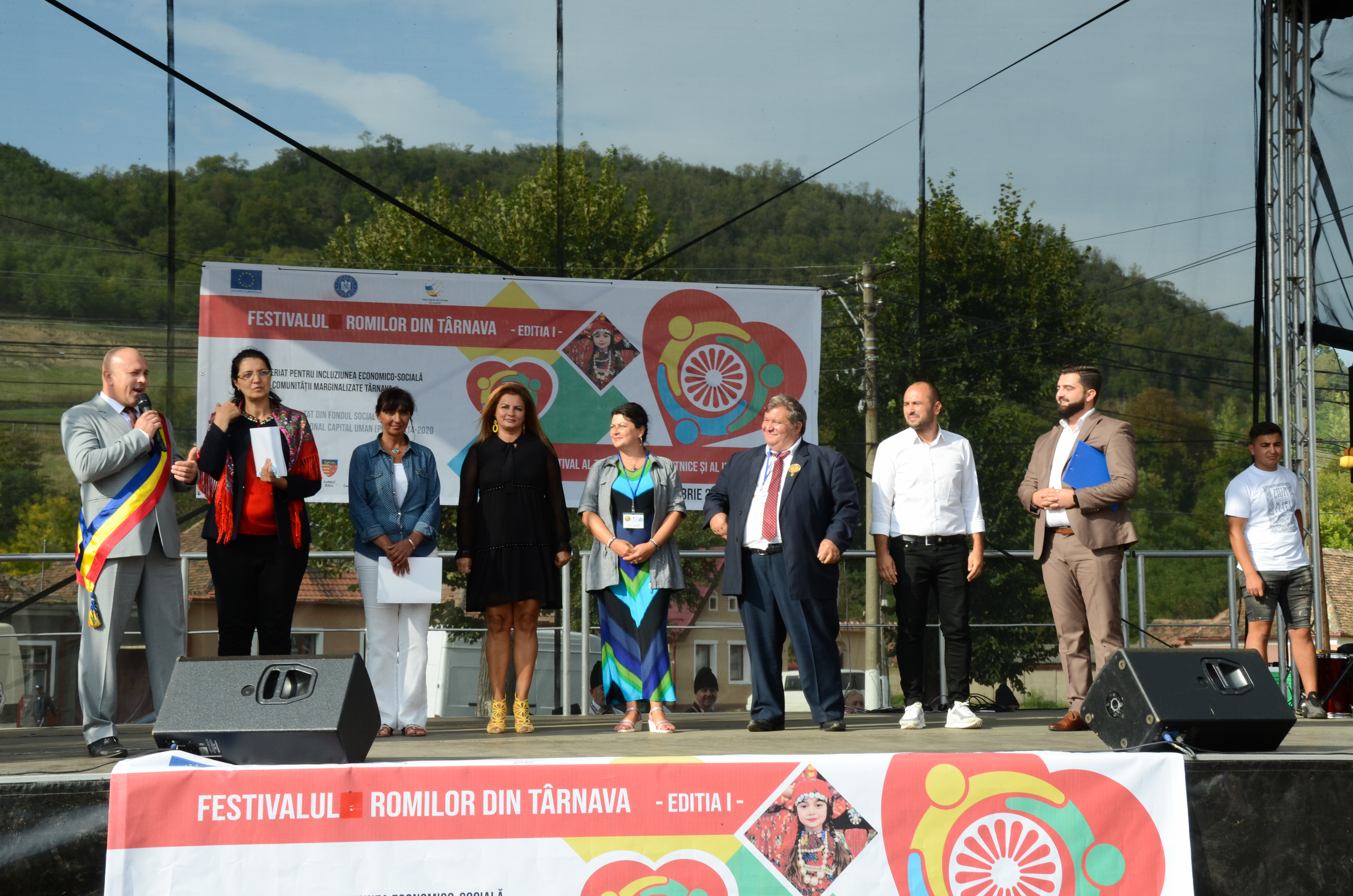 Ateliere meșteșugărești, spectacole și tradiții, în week-end, la Festivalul Romilor din Târnava