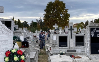 430 de locuri de veci scoase la licitație pe aleea principală a Cimitirului. 5.000 și 10.000 de lei, prețurile de pornire