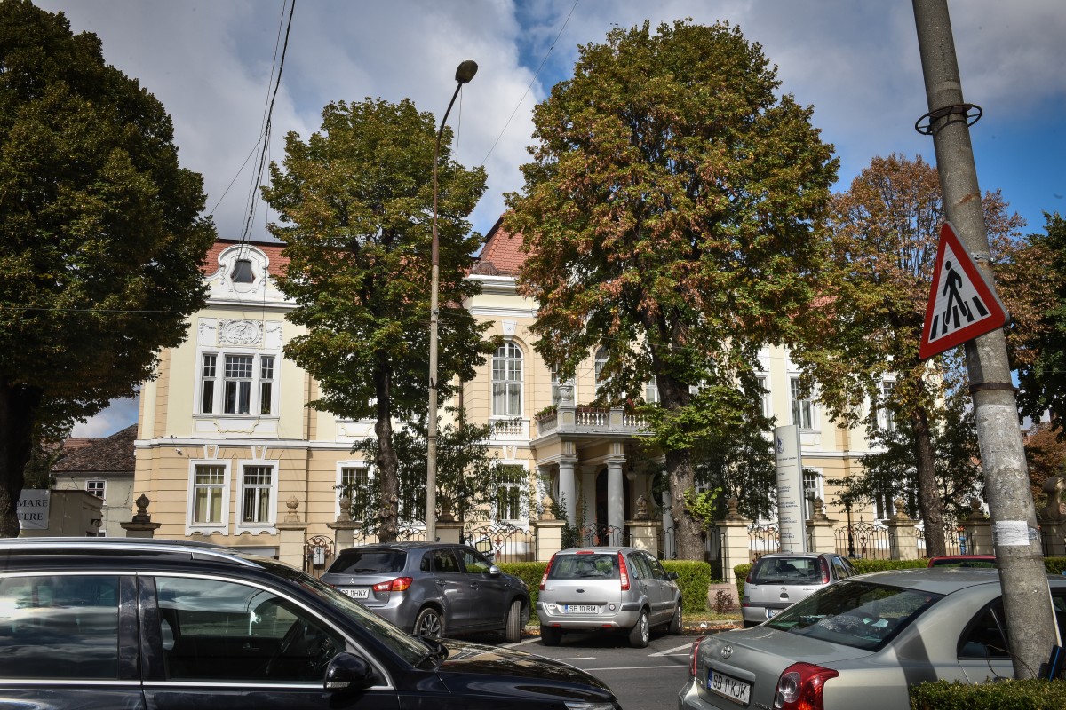 ”Rector pe viață”. Prin noua Lege a Educației se propune număr nelimitat de mandate pentru conducerea universităților