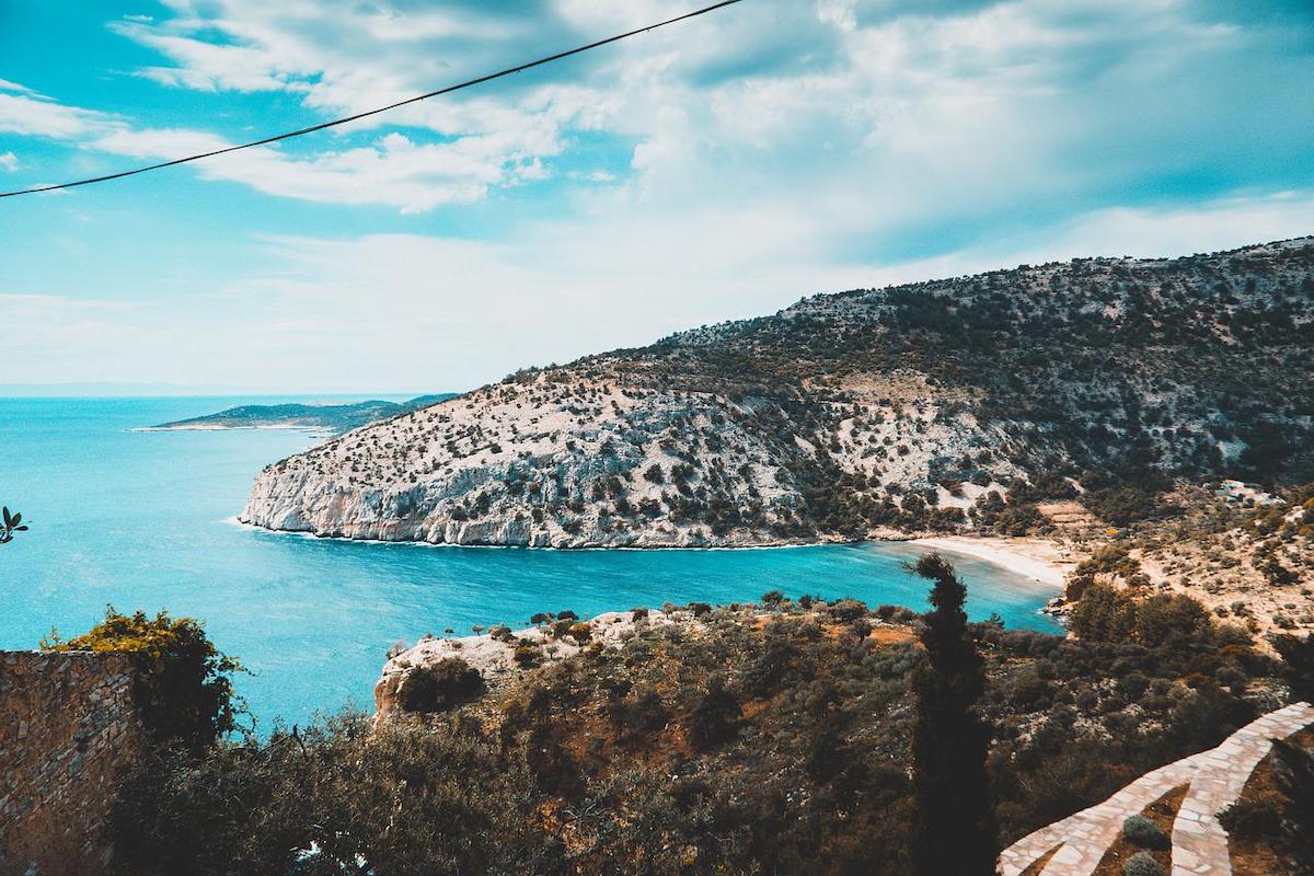 Insula Thassos, lovită de numeroase cazuri Covid. Autoritățile recomandă purtarea măștii în locurile aglomerate