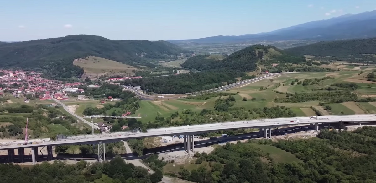 VIDEO Viaductul de la Tălmăcel, cel mai înalt, aflat în construcție, aproape de finalizare. ”Mai sunt 2 segmente”
