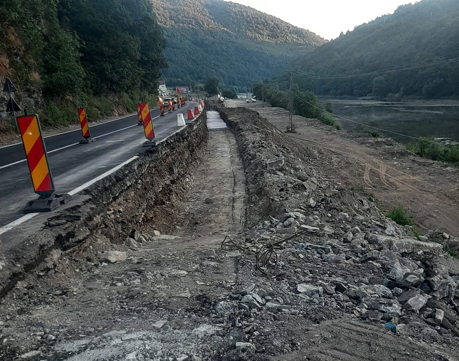 Un nou șantier la ieșire de pe Valea Oltului. Circulația se va desfășura alternativ cel puțin o lună