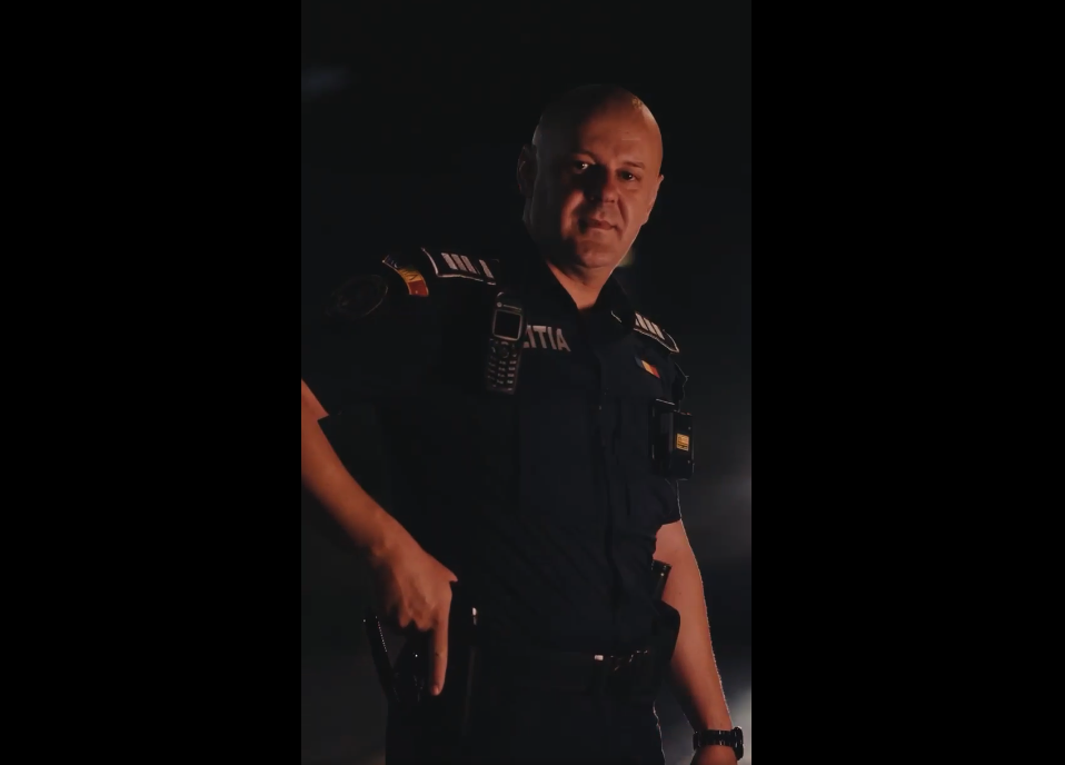 VIDEO - Cel mai cunoscut polițist din Sibiu, imaginea Poliției Române pentru prezentarea noilor uniforme