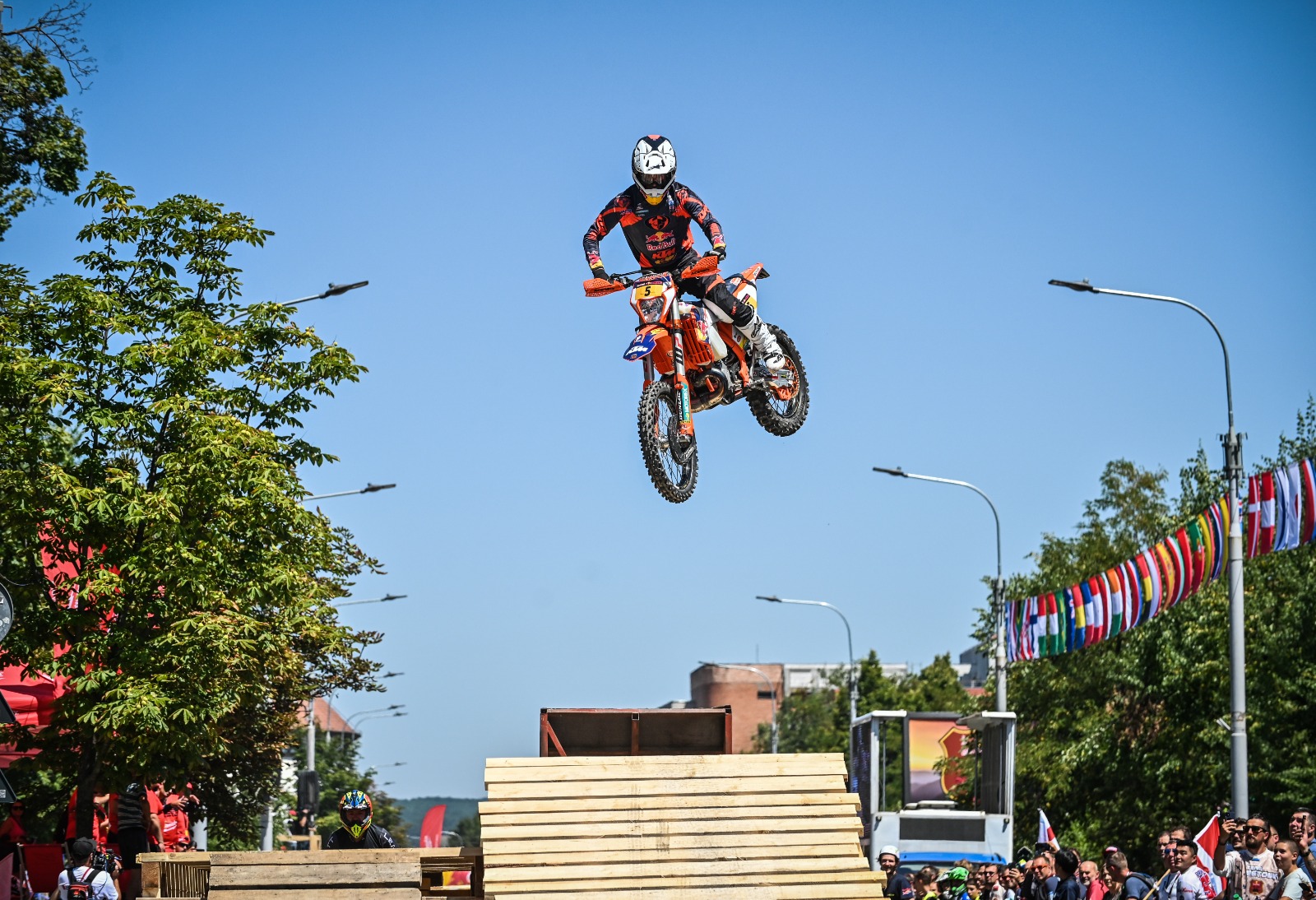 FOTO-VIDEO A început prologul Red Bull Romaniacs pe bulevardul Coposu