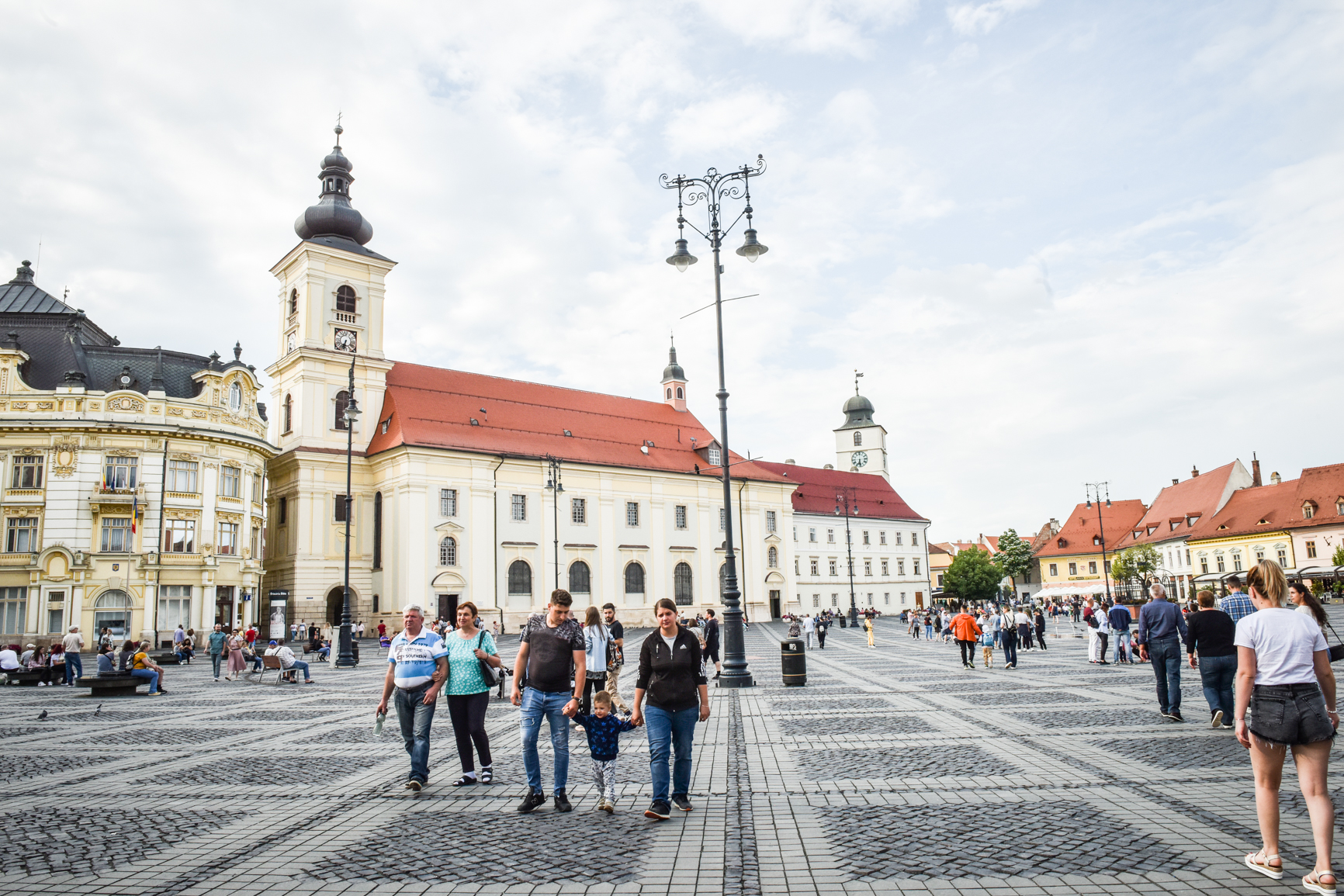 431 de cazuri noi în județul Sibiu, în ultima zi. Incidența în mun. Sibiu trece de 7 la mie, cu aproape 1.200 de cazuri active