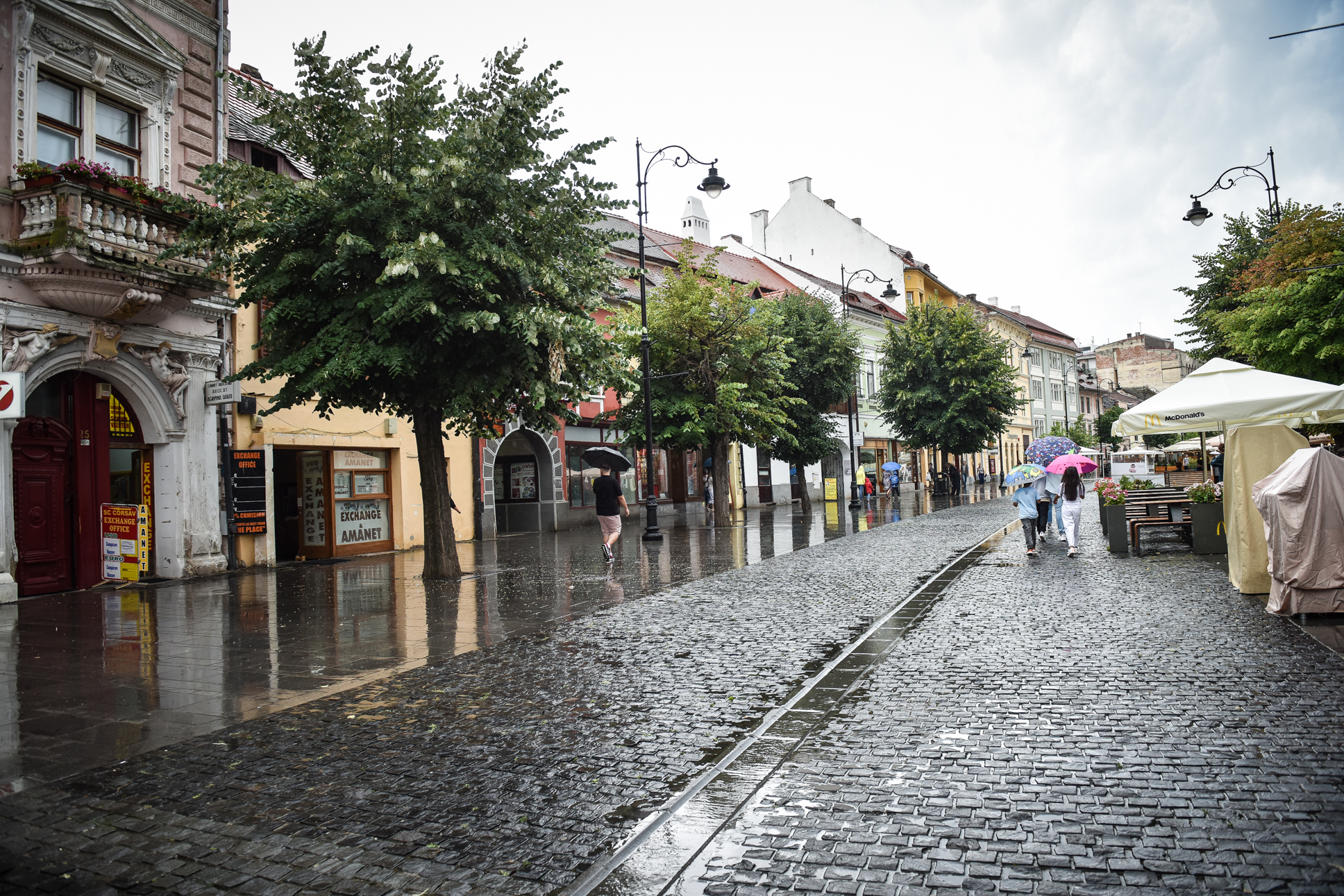 După caniculă, vin ploile. Temperaturile scad cu șapte grade la Sibiu
