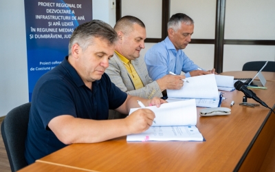 Primăria Mediaș a semnnat contractul „Reabilitare şi extindere rețele de apă şi de canalizare, conducte de aducțiune şi gospodărie de apă în Municipiul Mediaş”