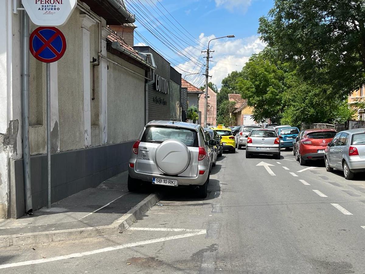 Locuri de parcare desființate. Atenție, se ridică mașini!