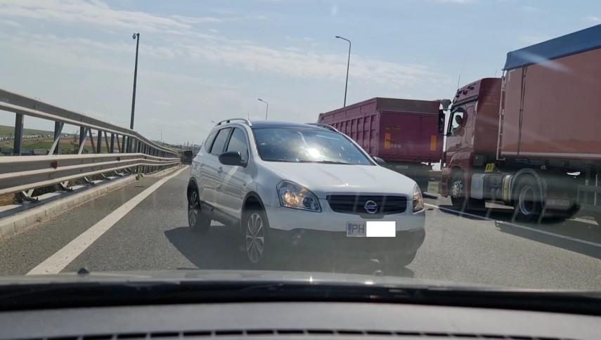 VIDEO Un șofer din Prahova a fost filmat conducând pe contrasens pe A4 și obligând alte mașini să-l ocolească
