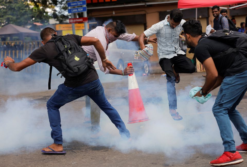manifestanti in Siri Lanka